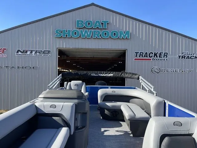 Slide: The Image of Sun Tracker Party Barge 18 DLX 2026 - 28