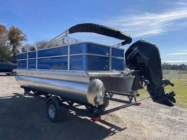 Slide: The Image of Sun Tracker Party Barge 18 DLX 2026 - 5