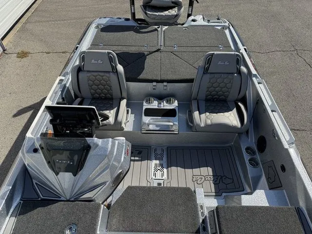 Slide: The Image of Bass Cat Lynx STS 2026 - 12