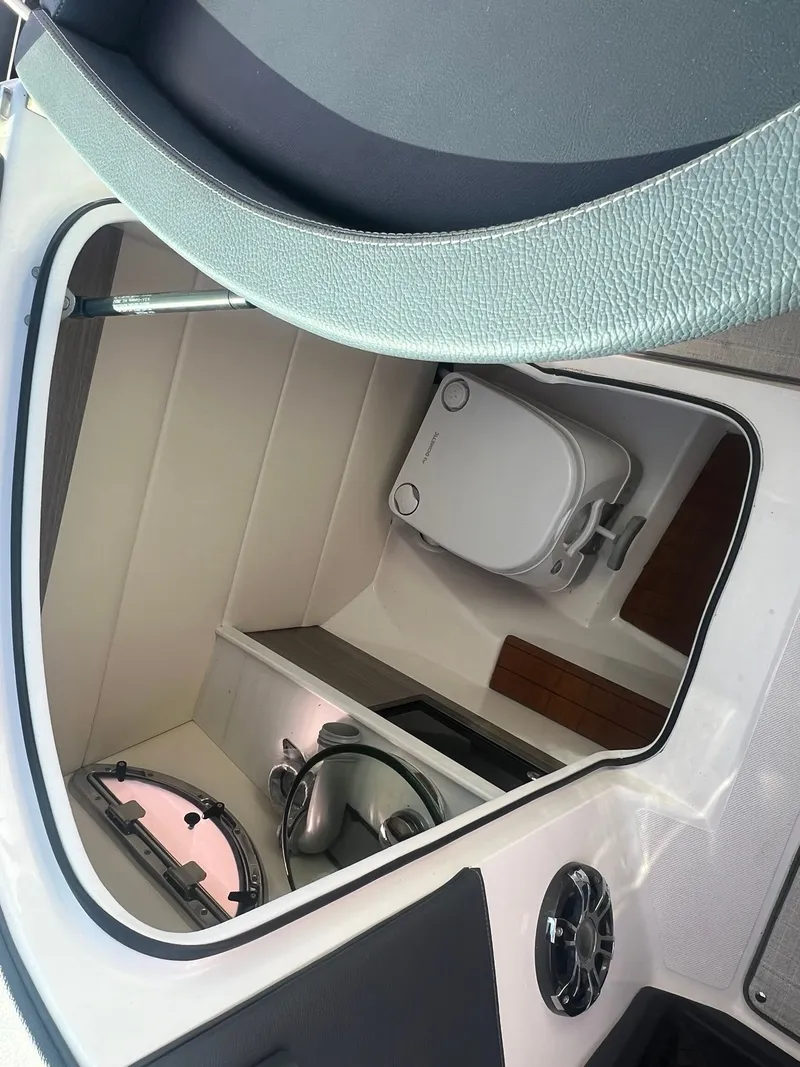 Slide: The Image of 2021 Regal 2800 9 - 9