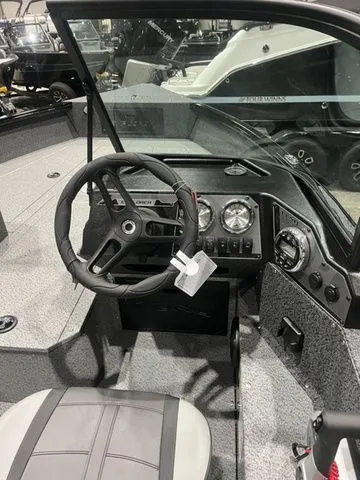 Slide: The Image of Lund 1800 Explorer Sport 2026 - 13