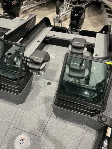 Slide: The Image of Lund 1800 Explorer Sport 2026 - 16