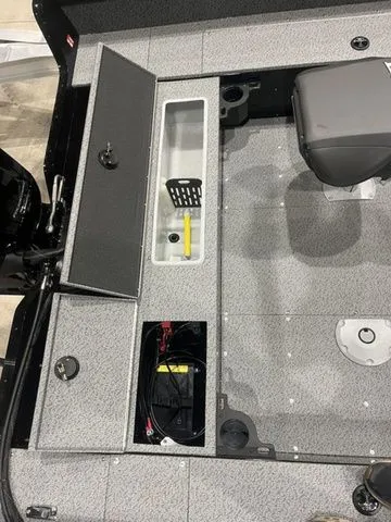 Slide: The Image of Lund 1800 Explorer Sport 2026 - 17