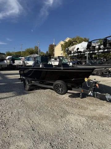 Slide: The Image of Lund 1800 Explorer Sport 2026 - 4