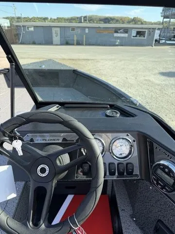 Slide: The Image of Lund 1800 Explorer Sport 2026 - 5