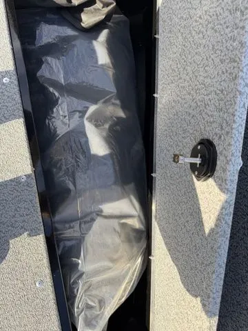 Slide: The Image of Lund 1800 Explorer Sport 2026 - 7