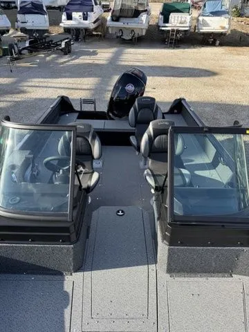 Slide: The Image of Lund 1800 Explorer Sport 2026 - 8