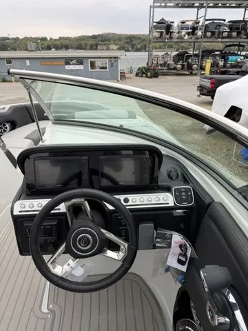 Slide: The Image of Crownline Boats 288SS 2026 - 10