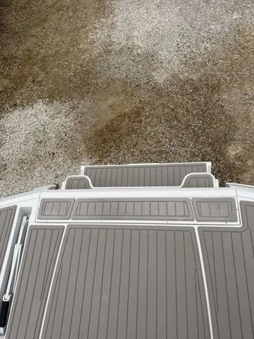 Slide: The Image of Crownline Boats 288SS 2026 - 12