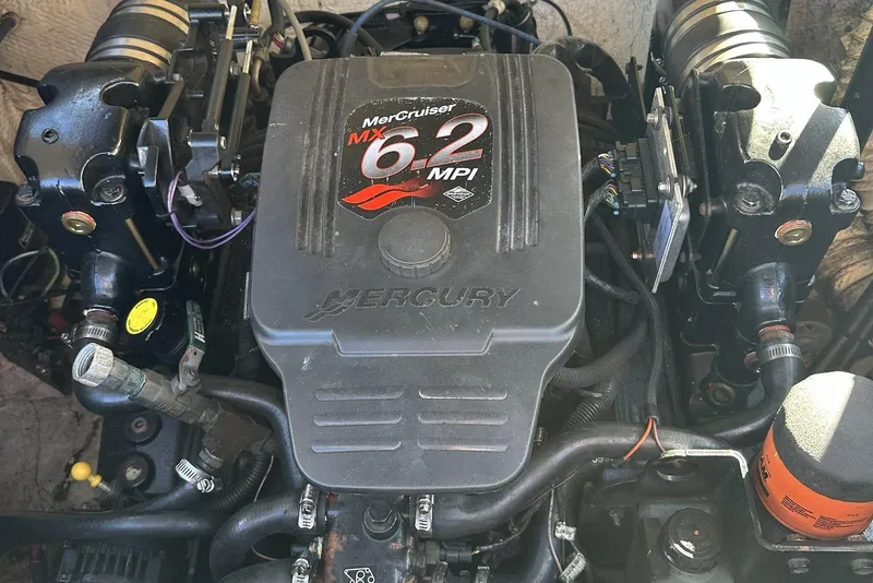 Slide: The Image of MerCruiser 6.2 MPI engine in 2004 Rinker 282 Captiva Bowrider boat. - 13