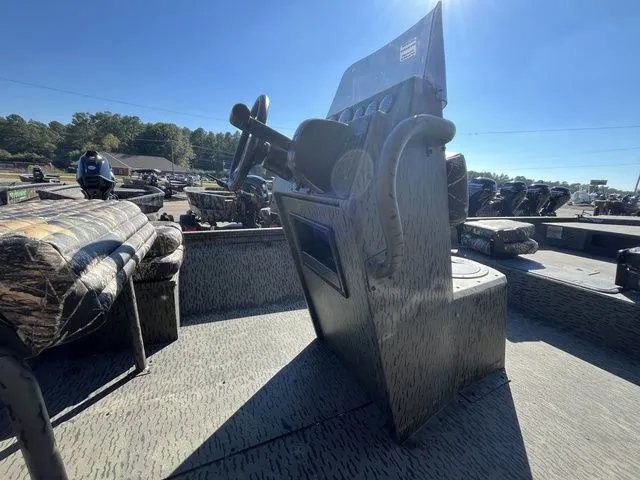 Slide: The Image of War Eagle 961 BLACKHAWLK 2026 - 10