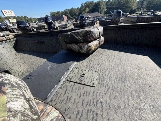 Slide: The Image of War Eagle 961 BLACKHAWLK 2026 - 19