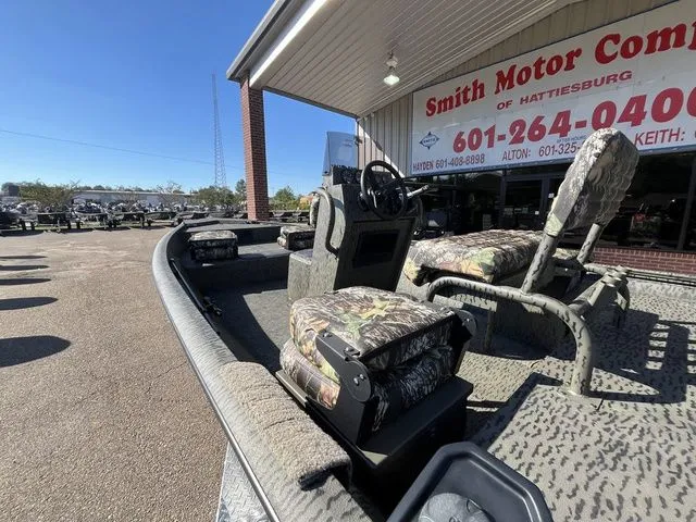 Slide: The Image of War Eagle 961 BLACKHAWLK 2026 - 24