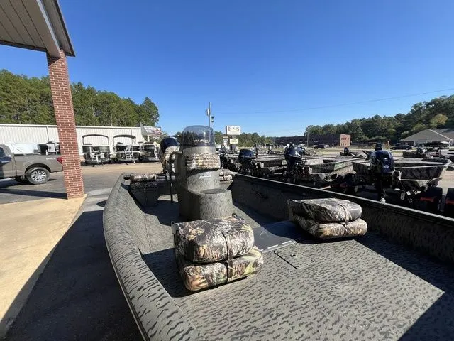 Slide: The Image of War Eagle 961 BLACKHAWLK 2026 - 5