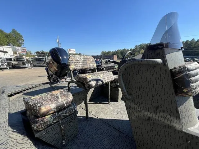 Slide: The Image of War Eagle 961 BLACKHAWLK 2026 - 8