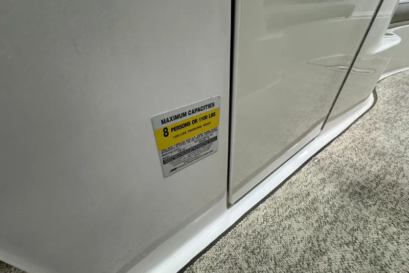 Slide: The Image of 2004 Sea Ray 200 Sundeck capacity label, maximum 8 persons or 1100 lbs. - 17