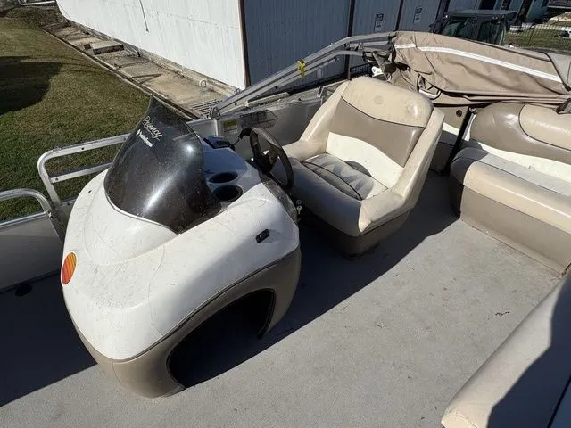 Slide: The Image of Sun Tracker Party Barge 25 Regency Edition 2001 - 13