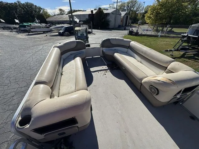 Slide: The Image of Sun Tracker Party Barge 25 Regency Edition 2001 - 15