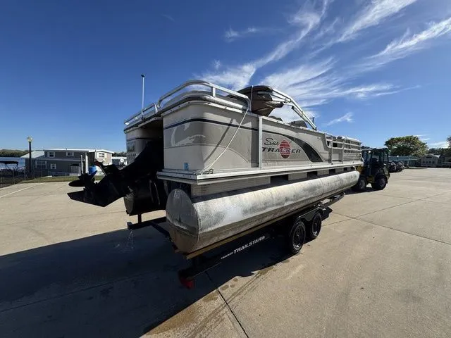 Slide: The Image of Sun Tracker Party Barge 25 Regency Edition 2001 - 17