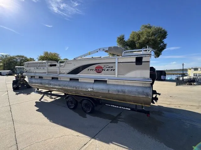 Slide: The Image of Sun Tracker Party Barge 25 Regency Edition 2001 - 21