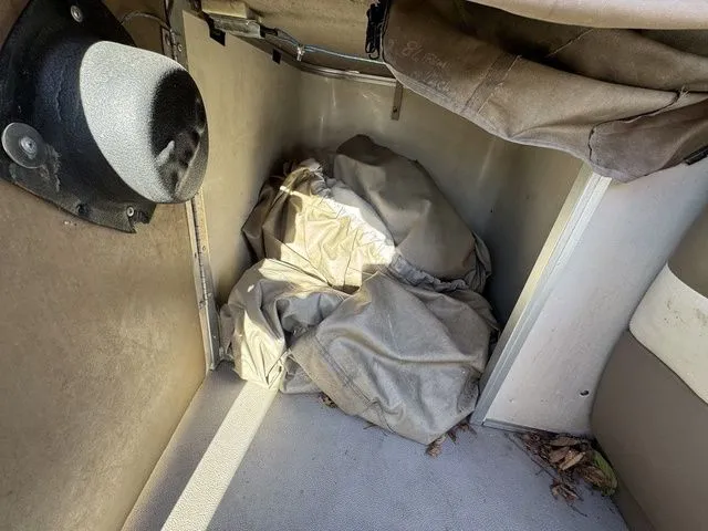 Slide: The Image of Sun Tracker Party Barge 25 Regency Edition 2001 - 24