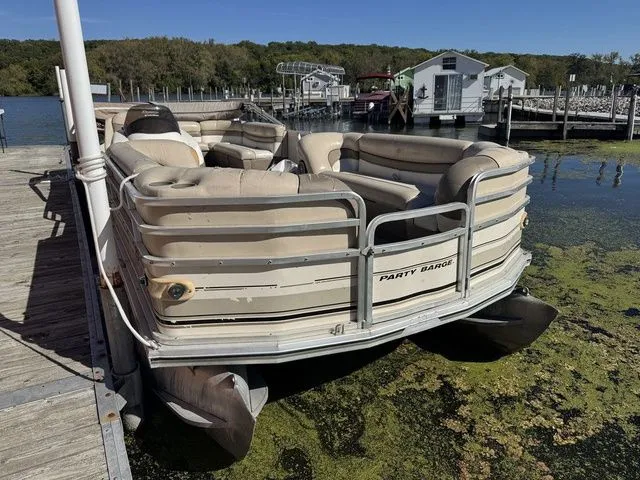 Slide: The Image of Sun Tracker Party Barge 25 Regency Edition 2001 - 3