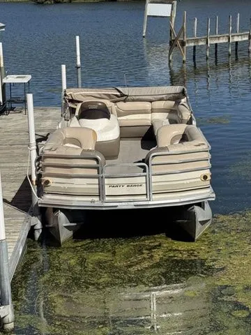 Slide: The Image of Sun Tracker Party Barge 25 Regency Edition 2001 - 5