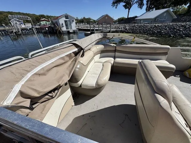 Slide: The Image of Sun Tracker Party Barge 25 Regency Edition 2001 - 6