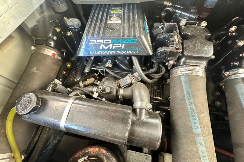 Slide: The Image of Engine of 2000 Sea Ray 310 Sundancer with 350 MAG MPI Bluewater Inboard. - 55