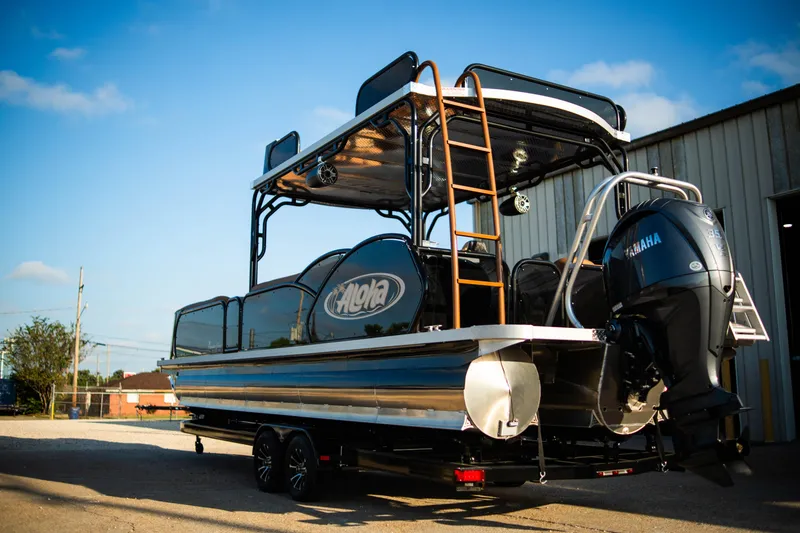 Slide: The Image of 2026 Aloha Paradise 300 Sundeck boat with Yamaha engine, parked outdoors. - 6