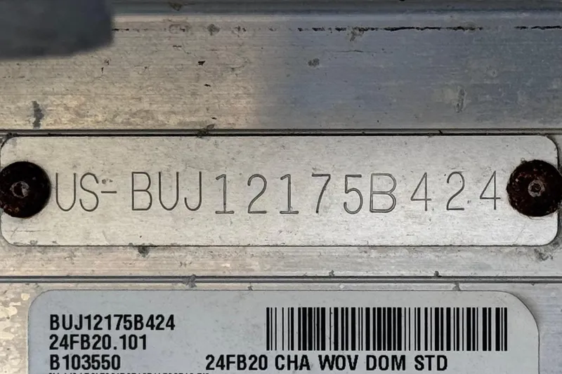 Slide: The Image of 2024 Sun Tracker Fishin' Barge 20 DLX hull identification number plate. - 30