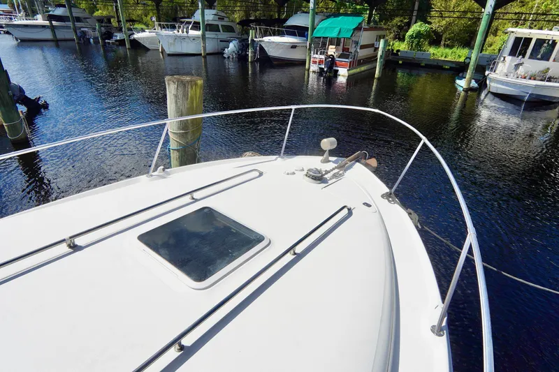 Slide: The Image of Bow view of 2000 Sea Ray 280 Sundancer docked in a marina. - 6