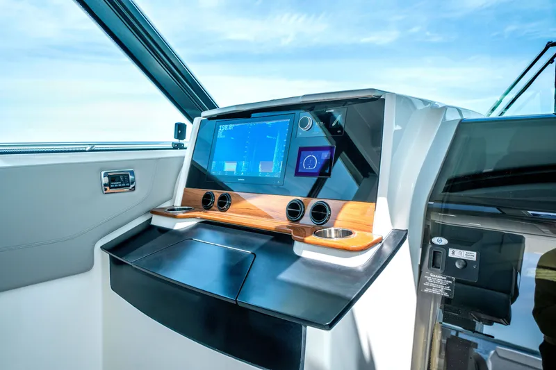 Slide: The Image of Tiara 43 LE 2026 - 9