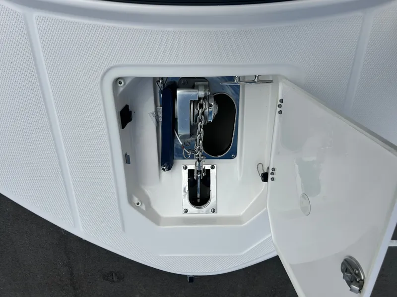 Slide: The Image of Robalo R317 Dual Console 2025 - 10