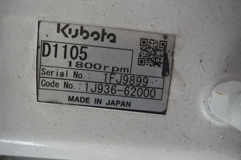 Slide: The Image of Label on Kubota engine D1105, 1800 rpm, serial 1FJ9899, made in Japan. - 47