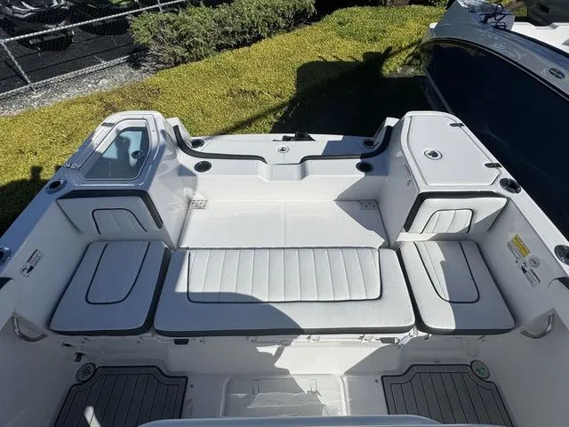 Slide: The Image of Yamaha 255 FSH Sport E 2025 - 21