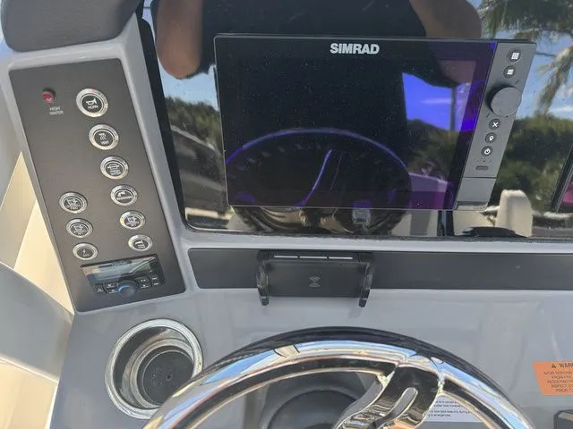 Slide: The Image of Robalo 266 Cayman 2026 - 14