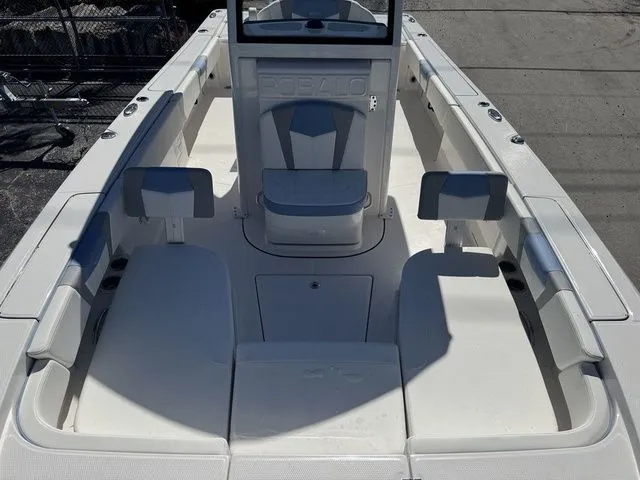 Slide: The Image of Robalo 266 Cayman 2026 - 23