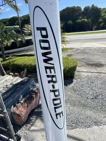 Slide: The Image of Robalo 266 Cayman 2026 - 30