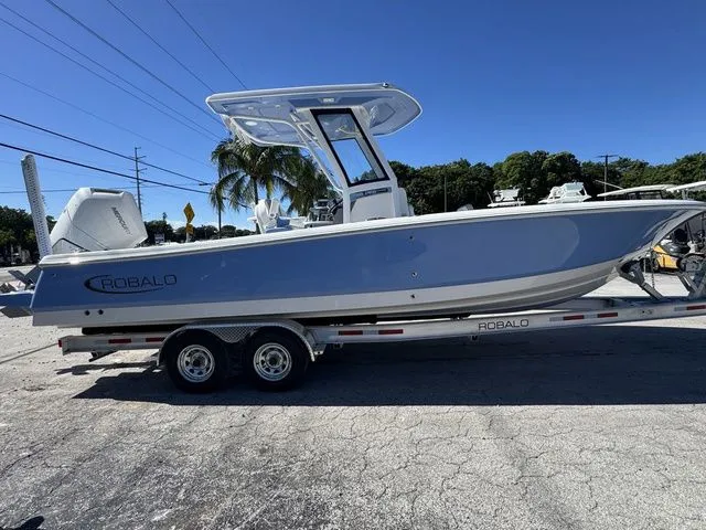 Slide: The Image of Robalo 266 Cayman 2026 - 4