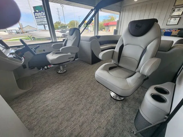 Slide: The Image of South Bay 222RS LE RS 2.75 2026 - 4