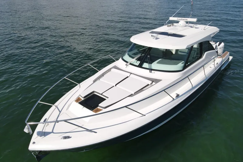 Slide: The Image of Tiara Yachts 43LE Jp Vidaillet - 11