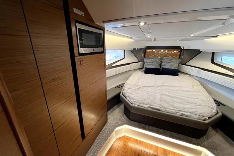 Slide: The Image of Tiara Yachts 43LE Jp Vidaillet - 25