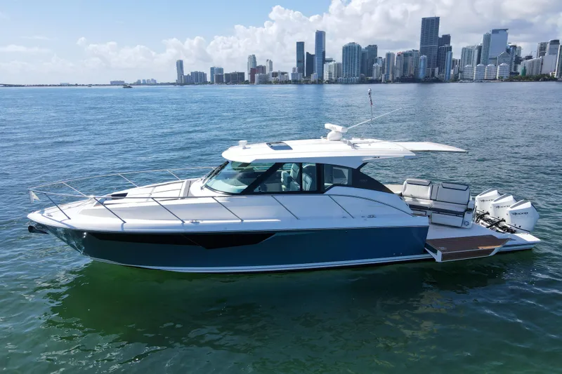 Slide: The Image of Tiara Yachts 43LE Jp Vidaillet - 6