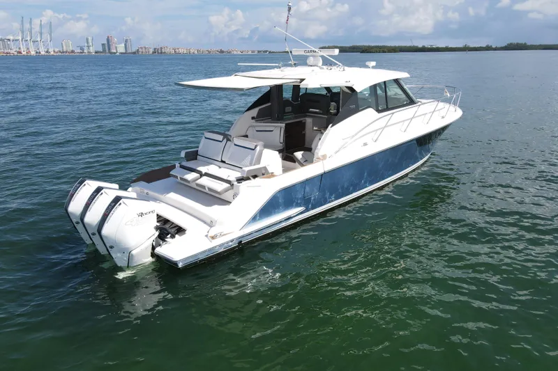 Slide: The Image of Tiara Yachts 43LE Jp Vidaillet - 7