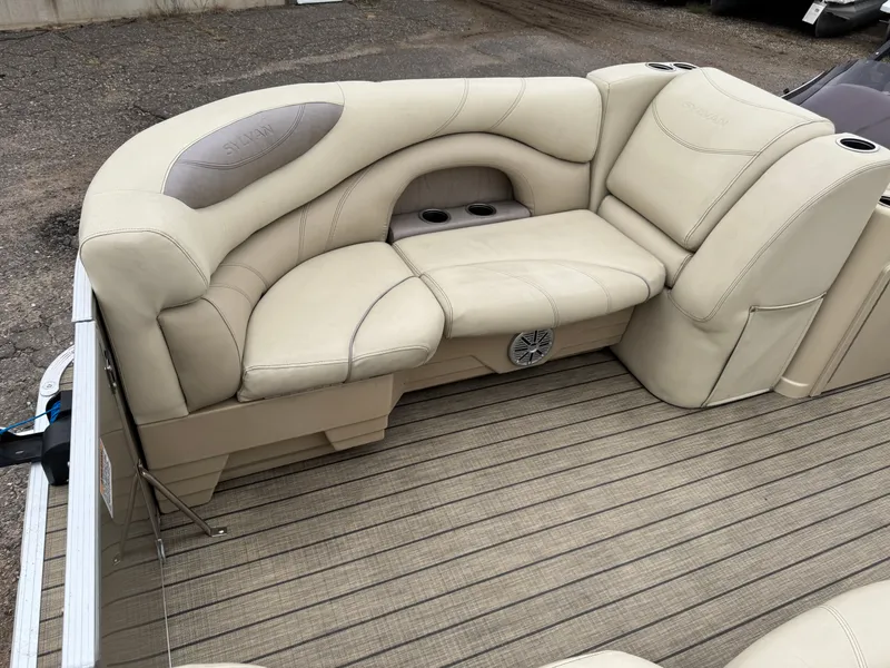 Slide: The Image of Sylvan Mirage 820 Cruise 2018 - 10