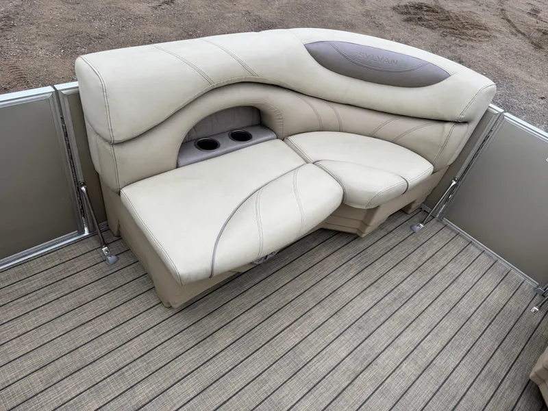 Slide: The Image of Sylvan Mirage 820 Cruise 2018 - 13