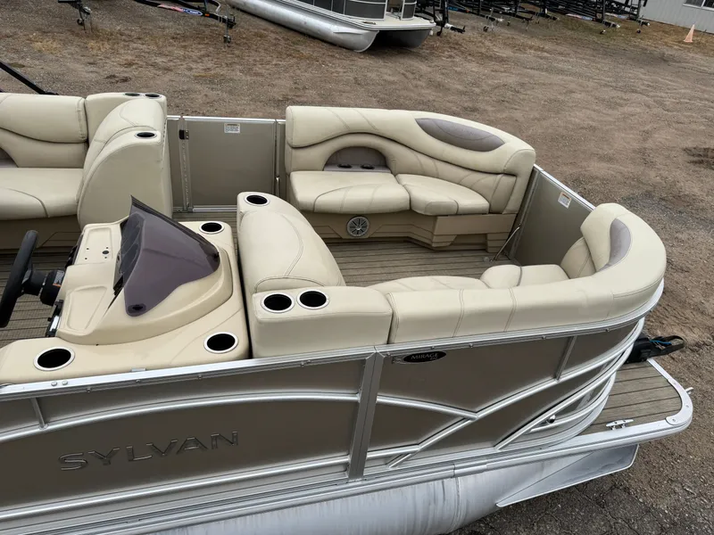 Slide: The Image of Sylvan Mirage 820 Cruise 2018 - 14