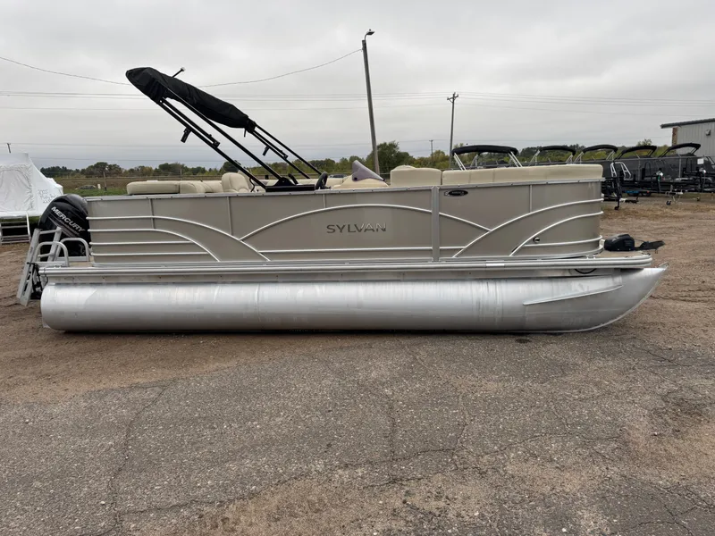 Slide: The Image of Sylvan Mirage 820 Cruise 2018 - 15