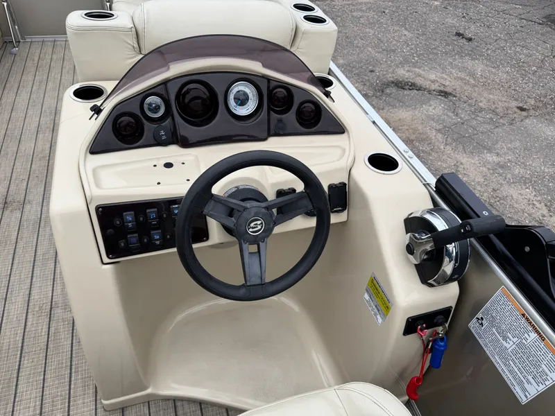 Slide: The Image of Sylvan Mirage 820 Cruise 2018 - 19